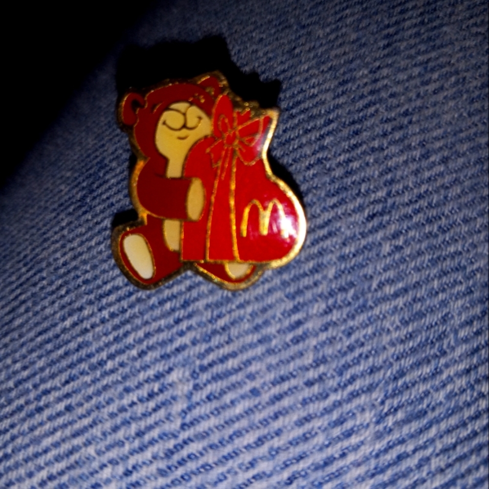 Vintage Collectible Valentine's McDonald's pin